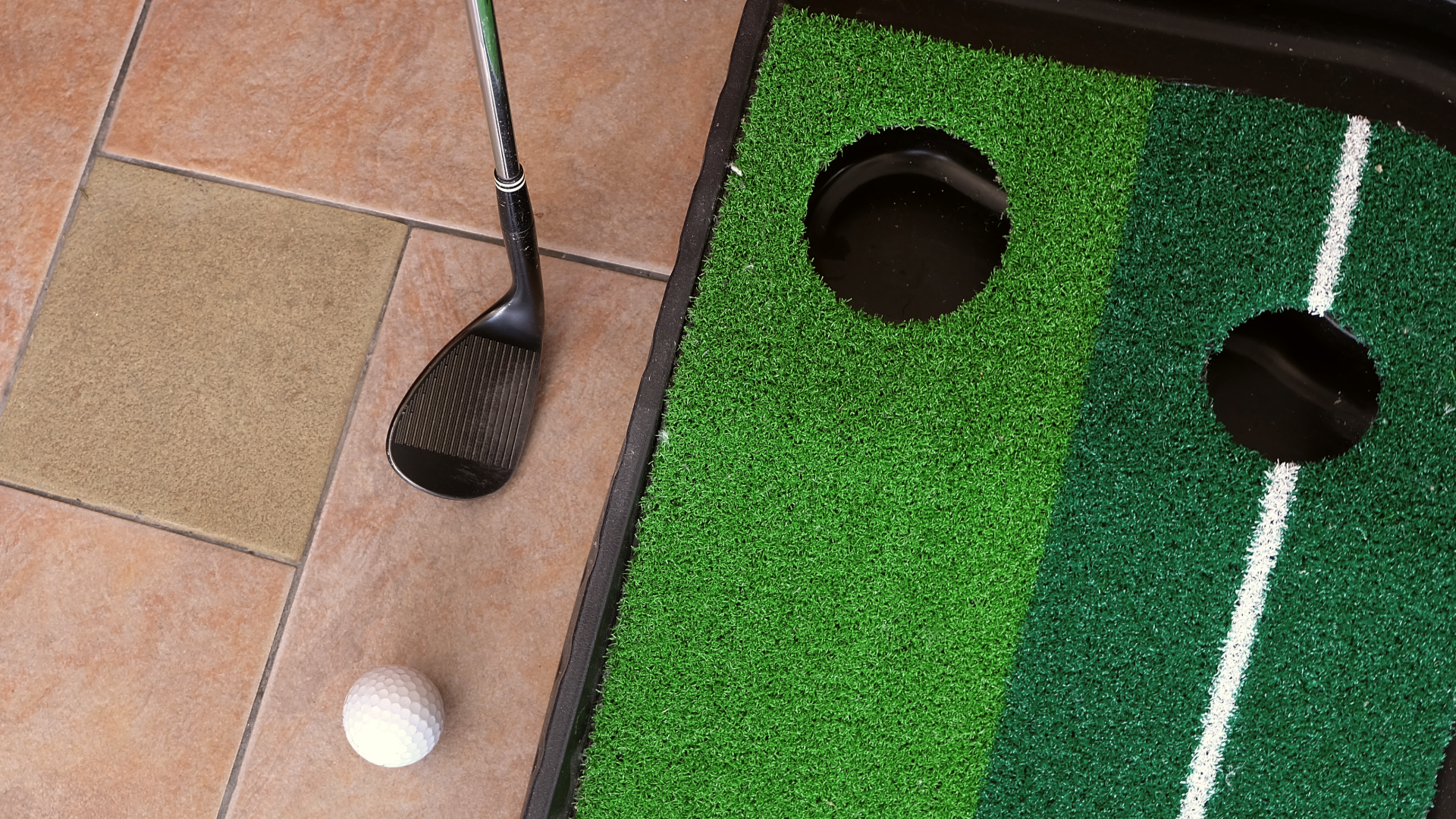 Golf training indoors